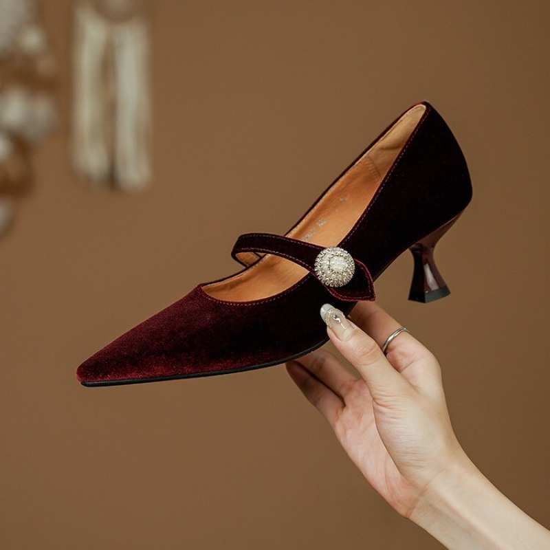 Weinrote Mary-Jane-Schuhe mit  – Boots Bewertung und Preis